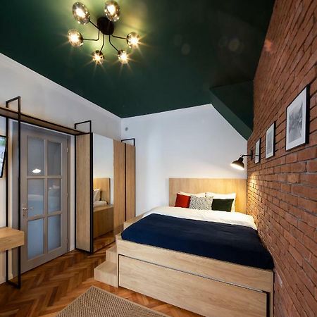 Old Town Courtyard Apartment With Private Parking كلوج-نابوكا المظهر الخارجي الصورة