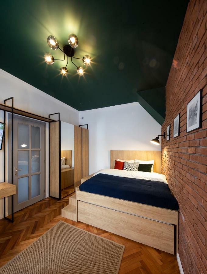 Old Town Courtyard Apartment With Private Parking كلوج-نابوكا المظهر الخارجي الصورة